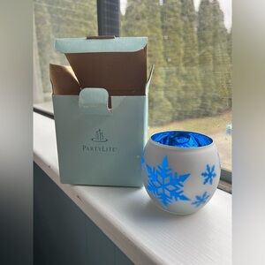 PARTYLITE NIB Snowflake Tealight Holder White Blue Christmas Holiday Season Snow